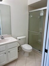 8227 118th Ave in Largo, FL - Foto de edificio - Building Photo