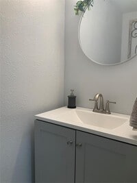 840 Threadneedle St photo'