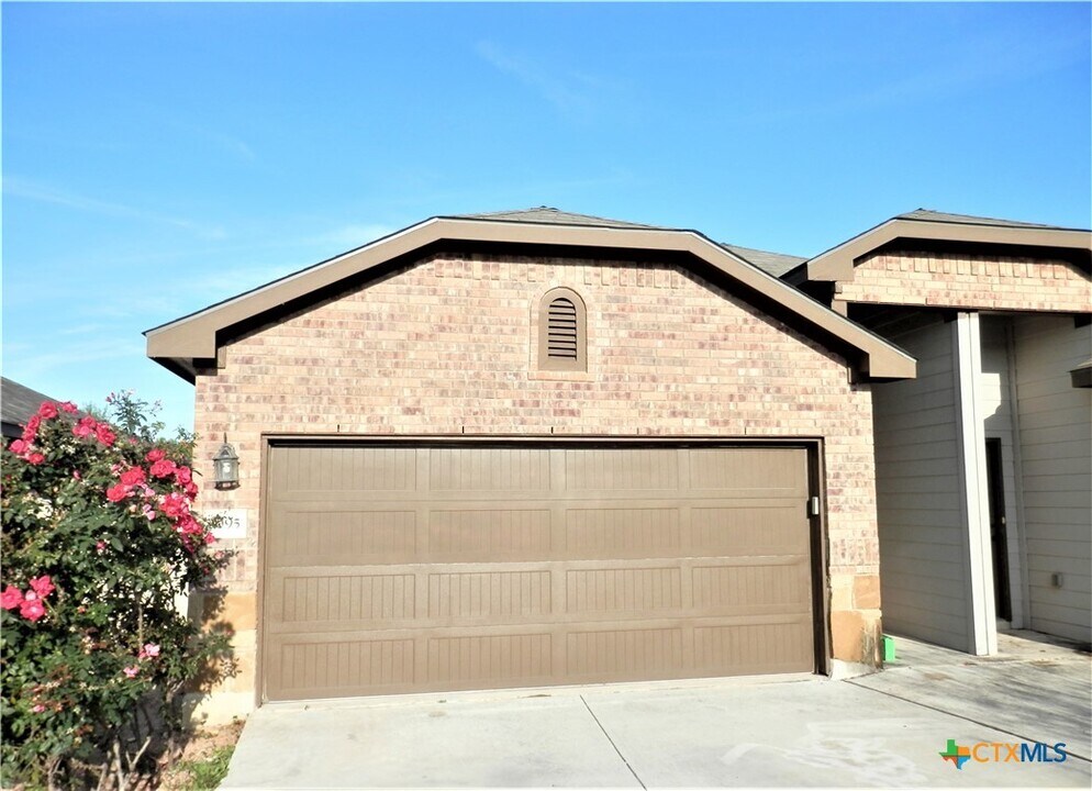 1095 Carolyn Cove in New Braunfels, TX - Building Photo