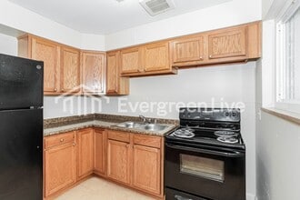 154 Riddle Rd in Cincinnati, OH - Foto de edificio - Building Photo