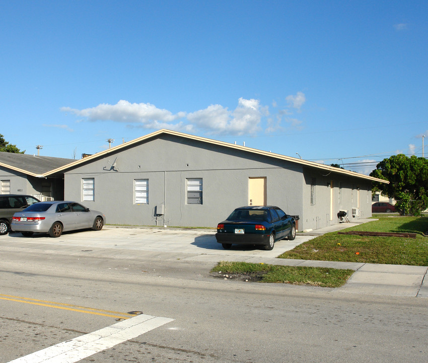 4801 SW 18th St in Hollywood, FL - Building Photo