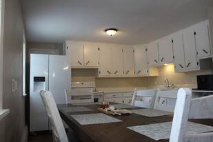 260 5th Ave SE, Unit Furnished Unit 1 in Milaca, MN - Foto de edificio - Building Photo