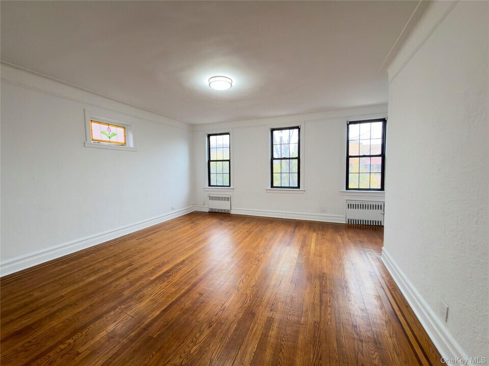 1725 Paulding Ave in Bronx, NY - Building Photo