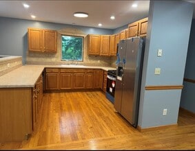 302 S Mountain Rd in New City, NY - Foto de edificio - Building Photo