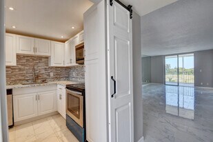 5500 NW 2nd Ave in Boca Raton, FL - Building Photo