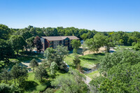 Waubesa Village in McFarland, WI - Foto de edificio - Building Photo