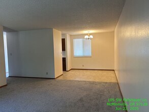 103-105 SW Fleishauer Ln in McMinnville, OR - Building Photo - Building Photo