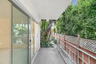1230 Princeton St in Santa Monica, CA - Foto de edificio - Building Photo