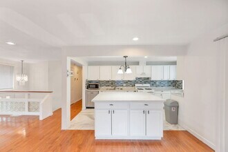 26250 39th Pl S in Kent, WA - Building Photo - Building Photo