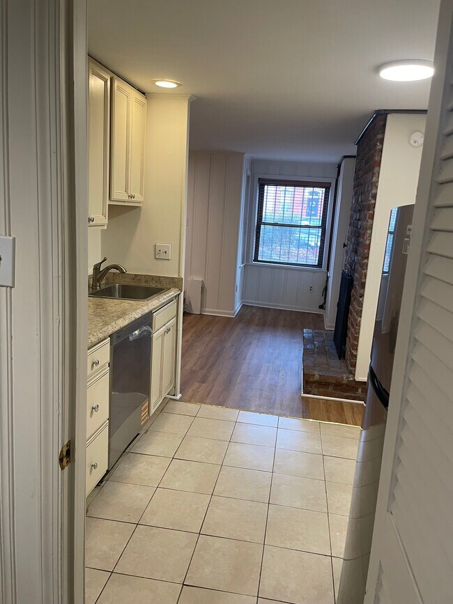 32 1/2 8th St NE in Washington, DC - Foto de edificio - Building Photo