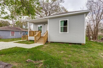 3827 Yellowstone Blvd in Houston, TX - Building Photo - Building Photo