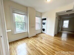 92 L St, Unit 2 in Boston, MA - Building Photo - Building Photo