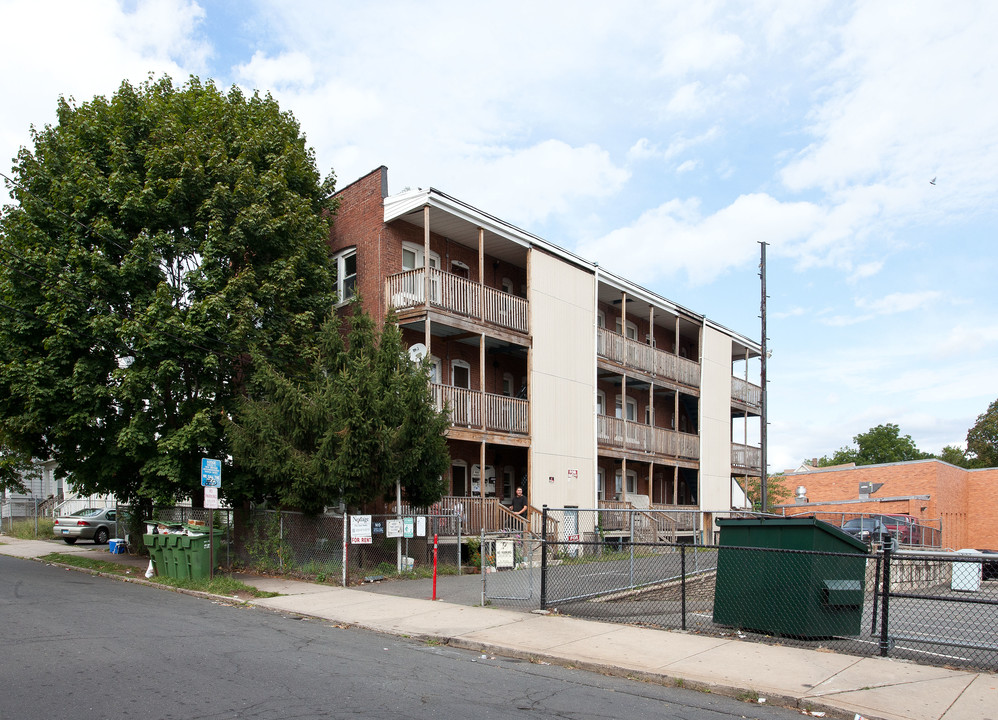 75 Clark St in New Britain, CT - Building Photo