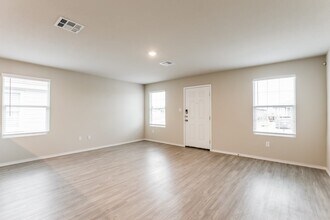 4219 Southton Lk in San Antonio, TX - Building Photo - Building Photo