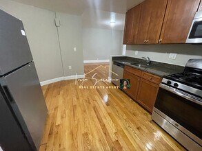 33 Algonquin St, Unit 2 in Boston, MA - Foto de edificio - Building Photo