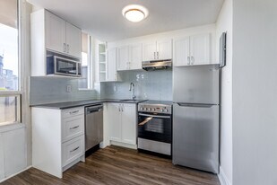 70 Spadina Road in Toronto, ON - Building Photo