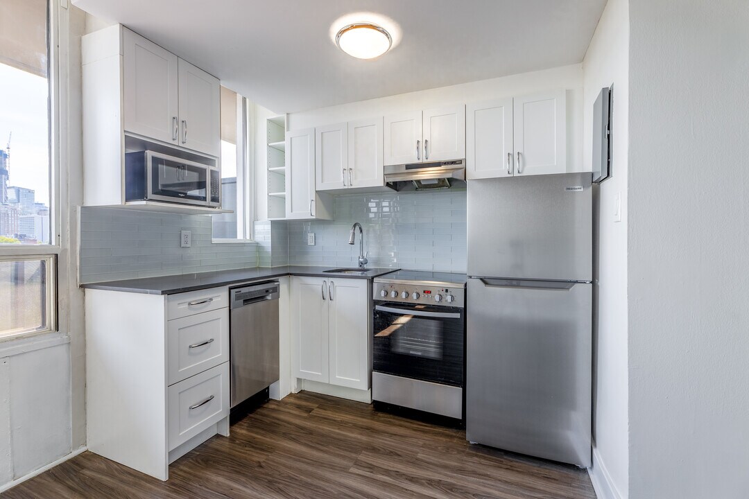 70 Spadina Road in Toronto, ON - Building Photo