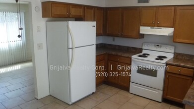 3648 E Blacklidge Dr-Unit -3652 in Tucson, AZ - Building Photo - Building Photo
