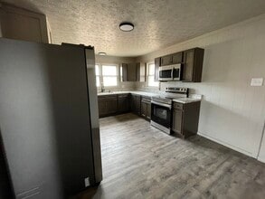 802 E Church St in Greeneville, TN - Foto de edificio - Building Photo