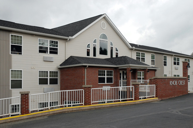 Knob Crest in Mt Pocono, PA - Foto de edificio - Building Photo