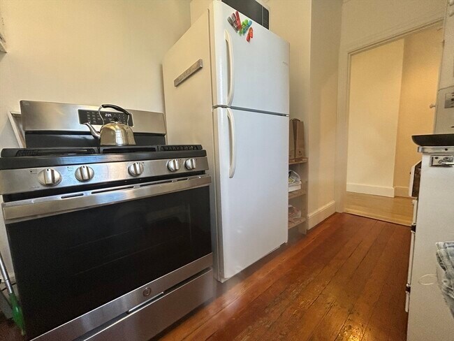 31 Park St, Unit 6 in Brookline, MA - Building Photo - Building Photo