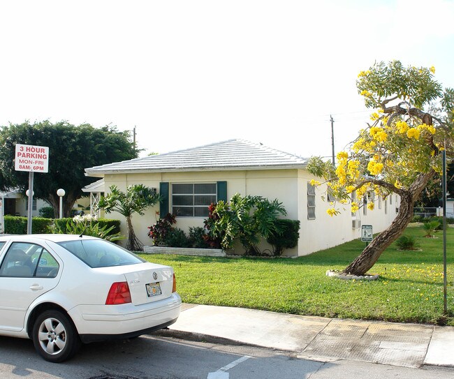 Tropical Escape in Hollywood, FL - Foto de edificio - Building Photo