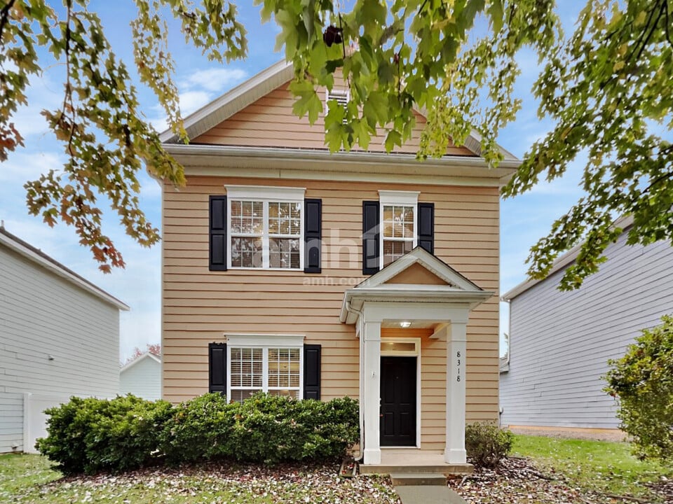 8318 Townley Rd in Huntersville, NC - Building Photo