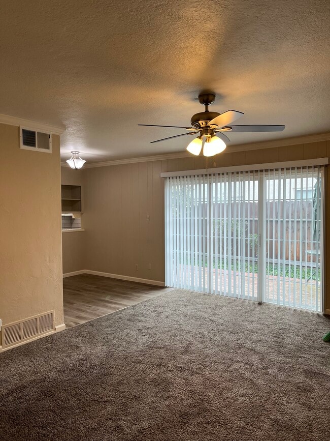 426 Olive Ave in Modesto, CA - Foto de edificio - Building Photo