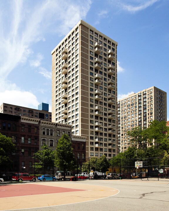 St. Martin's Tower in New York, NY - Building Photo