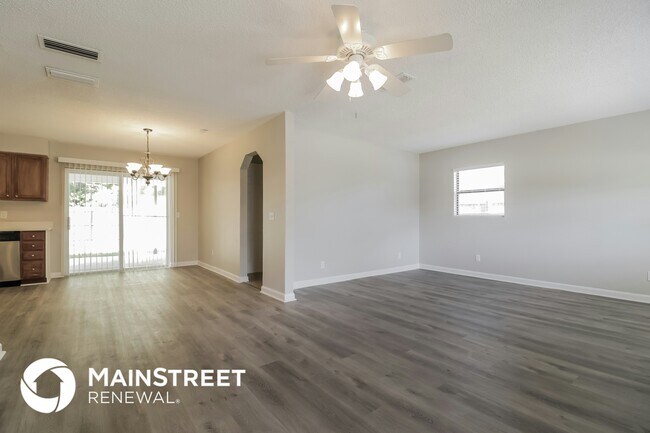 1001 Wildwood Blvd in Edgewater, FL - Foto de edificio - Building Photo