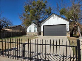 3704 Canyon Rd in Granbury, TX - Building Photo