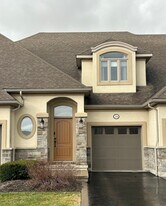 26 Hanover Crt in Belleville, ON - Building Photo