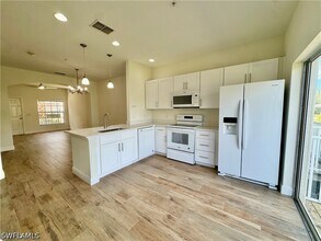 3255 Tamara Dr in Naples, FL - Building Photo - Building Photo