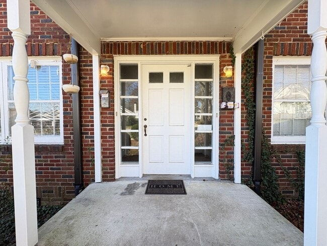 1915 Walker Ave in Greensboro, NC - Building Photo - Building Photo