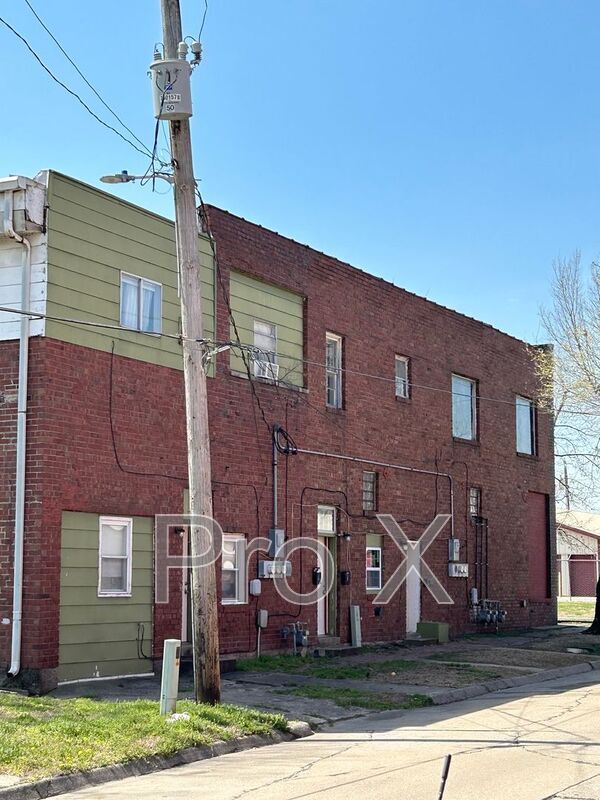 property at 101 S Elm St