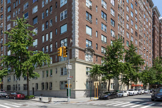 90 Riverside Dr in New York, NY - Building Photo - Building Photo