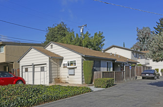 462 Del Medio Ave in Mountain View, CA - Building Photo - Building Photo