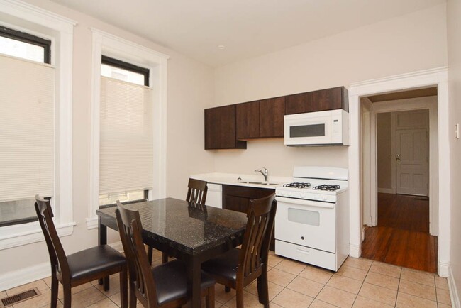 1409 W Erie St, Unit M03B