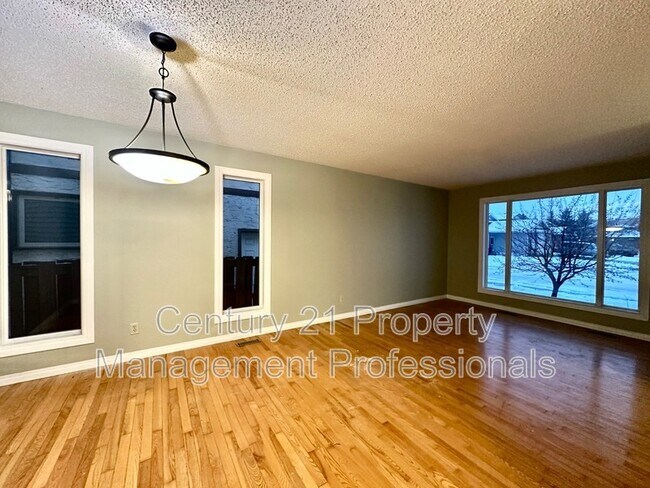 10423-10440 40 Ave NW in Edmonton, AB - Building Photo - Building Photo