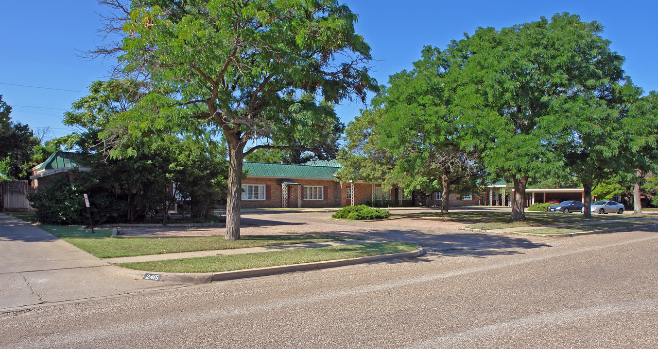 2417 33rd St in Lubbock, TX - Foto de edificio