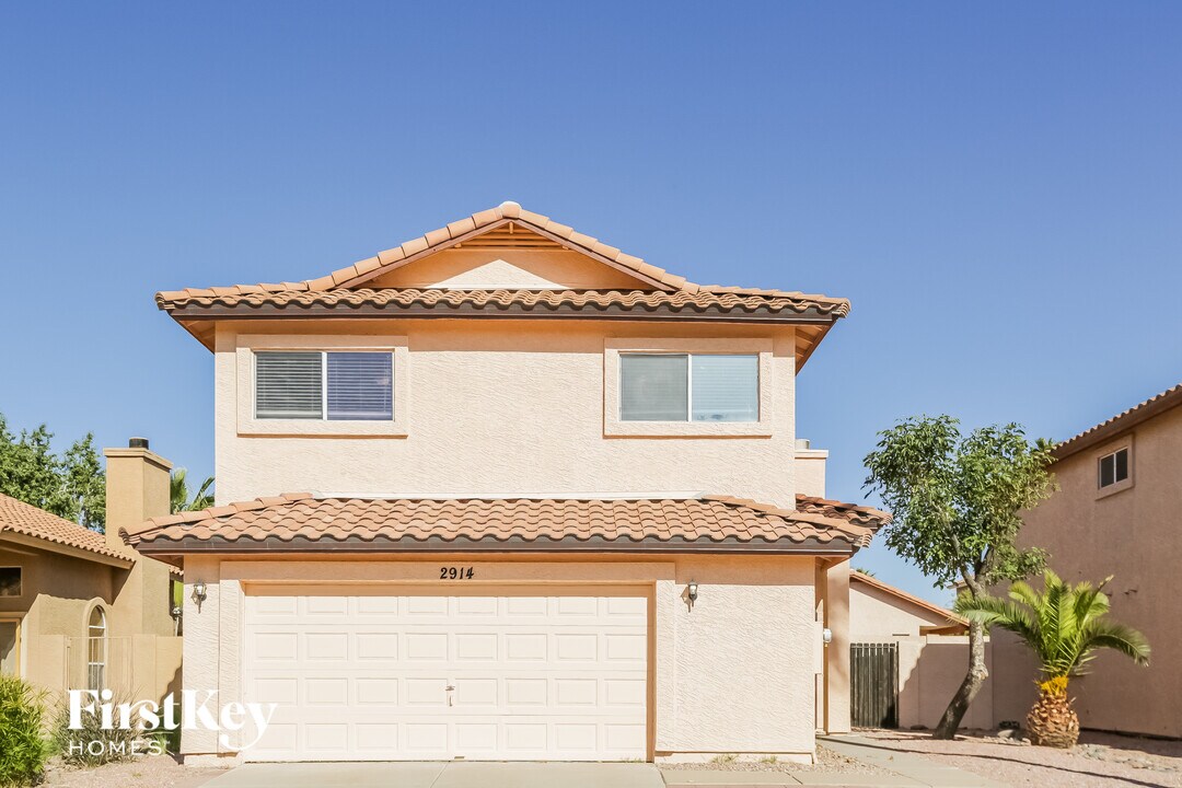 2914 E Muirwood Dr in Phoenix, AZ - Foto de edificio