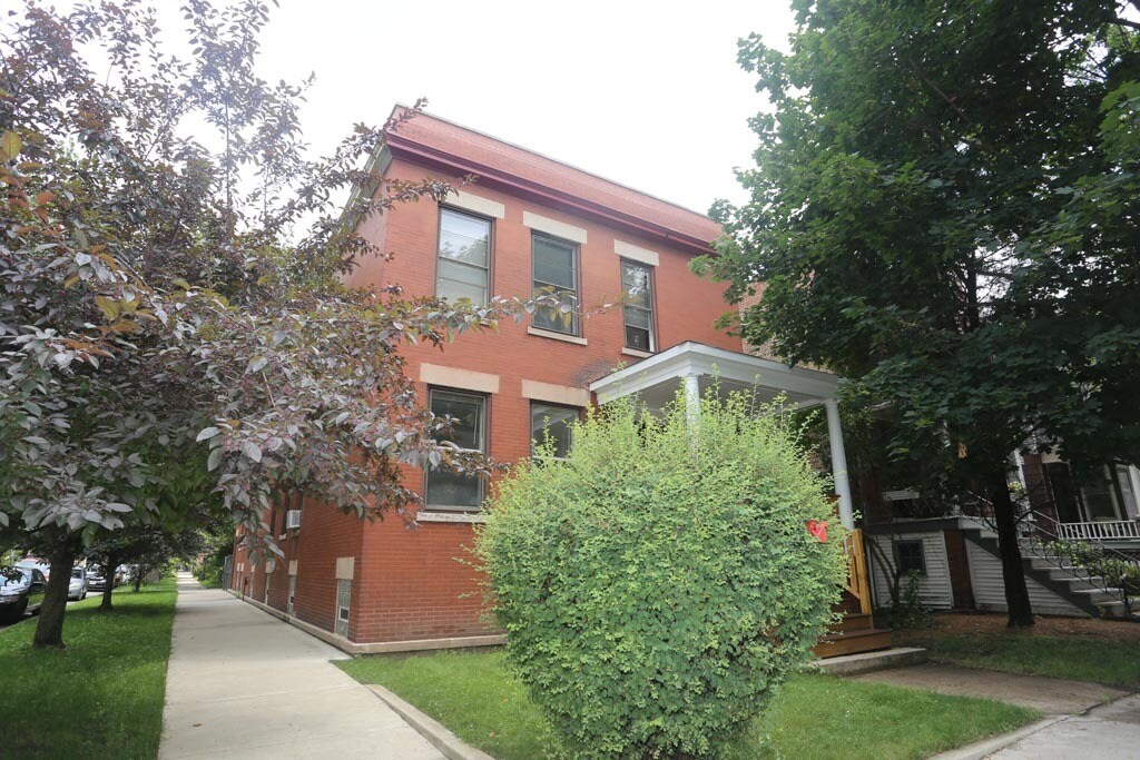 1935 W Berenice Ave, Unit M00H in Chicago, IL - Building Photo
