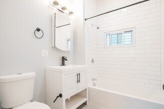 344 Saratoga St, Unit 3 in Boston, MA - Foto de edificio - Building Photo
