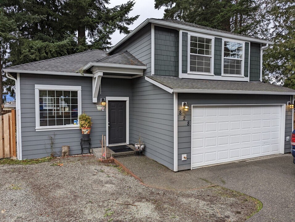 828 N 18th St in Mount Vernon, WA - Building Photo