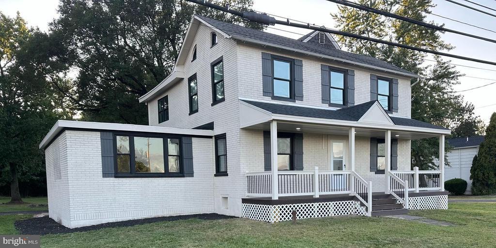 924 Bethlehem Pike in Line Lexington, PA - Building Photo