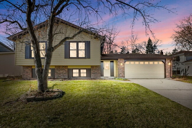 property at 7S580 Lynn Dr