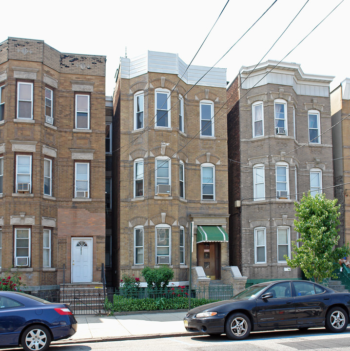 2013 New York Ave in Union City, NJ - Foto de edificio
