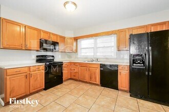 8504 Spring Valley Rd in Raytown, MO - Building Photo - Building Photo