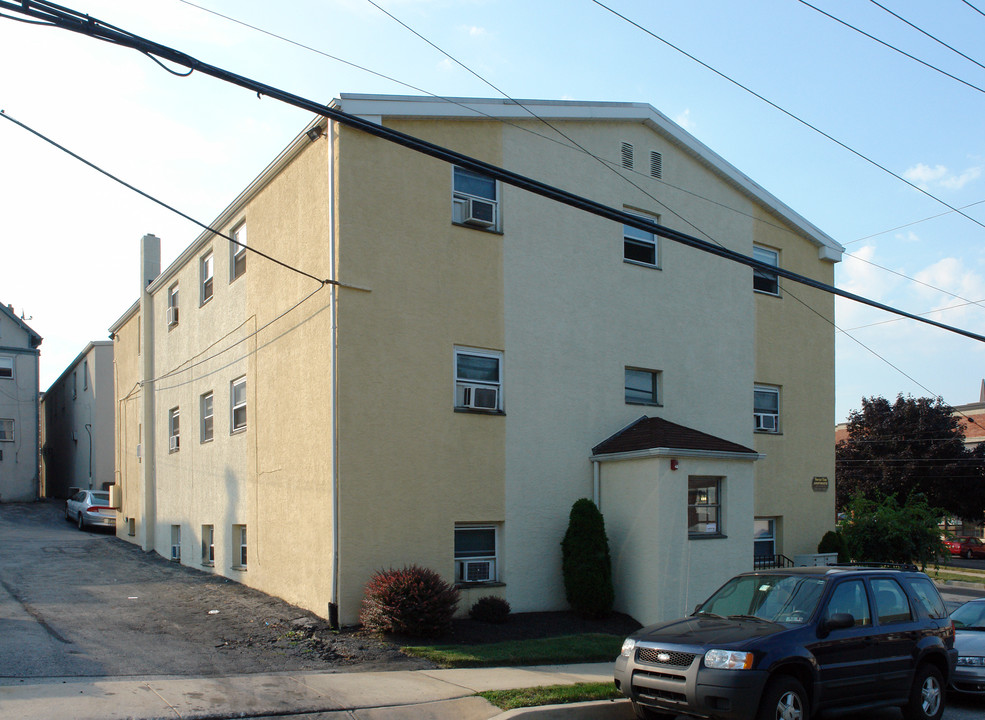 Forrest View Apartments in Conshohocken, PA - Foto de edificio