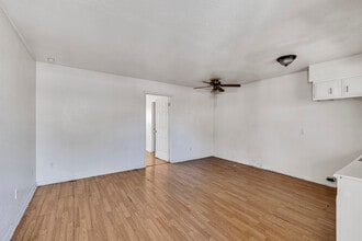 Heritage Court Apartments in Angleton, TX - Foto de edificio - Interior Photo